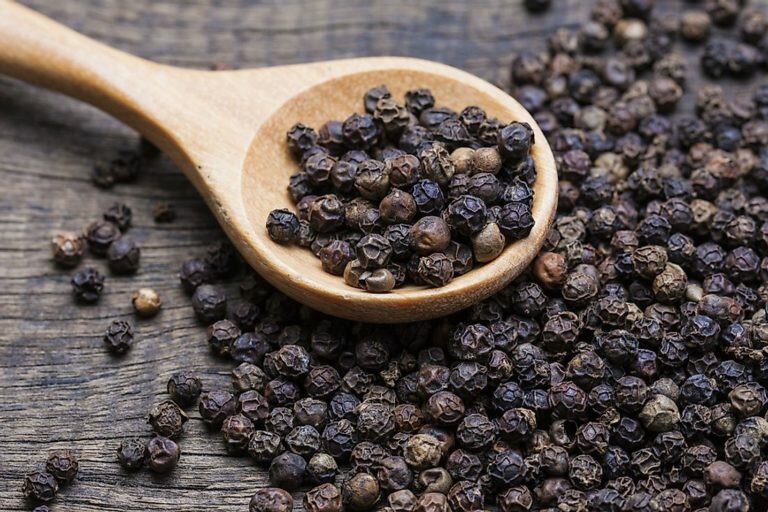 Black pepper: Nutrition and health benefits